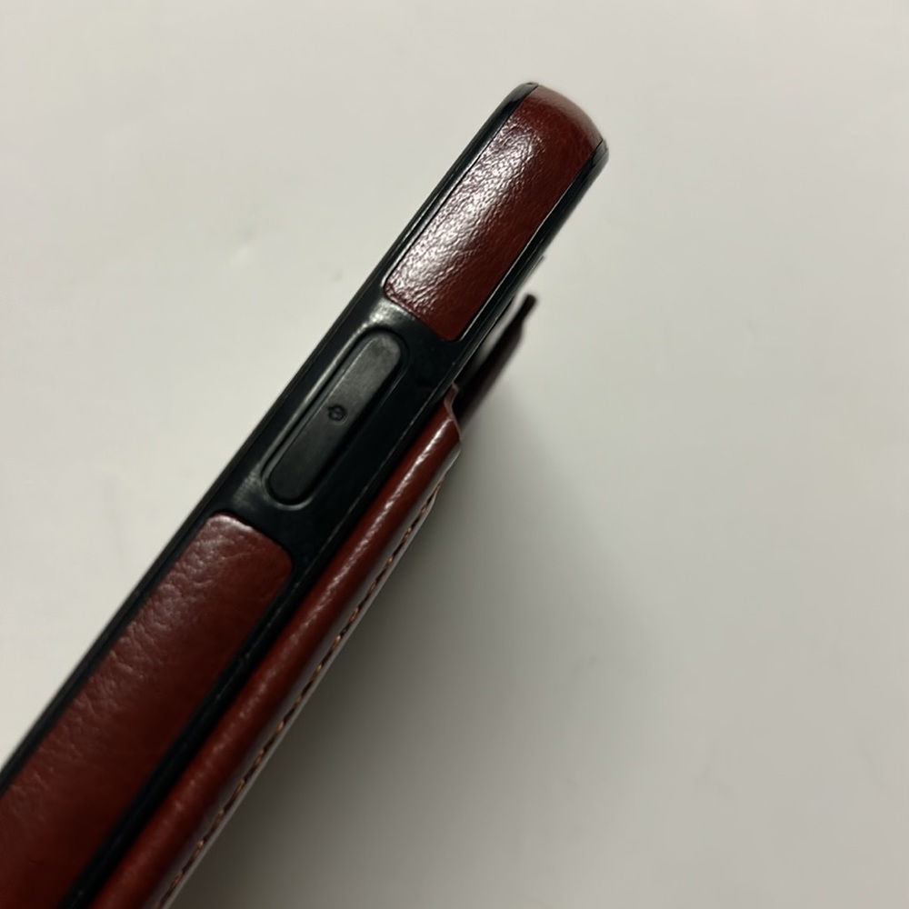 Venoro Case for iPhone - Picture 4 of 5